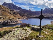 57 La casetta sulla riva occidentale dei LaghI gemelli